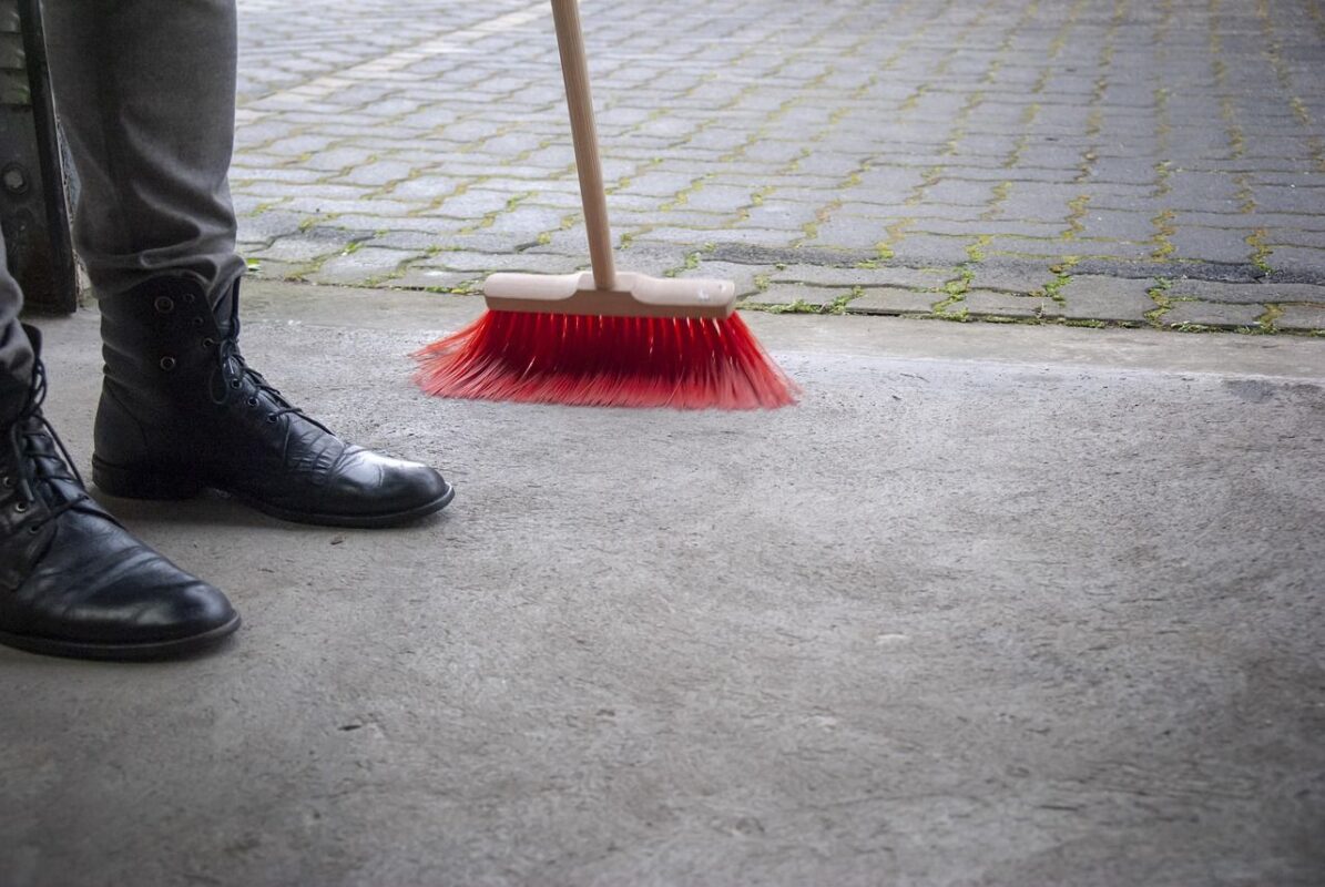 housekeeping and security service in Kolkata by trained staff